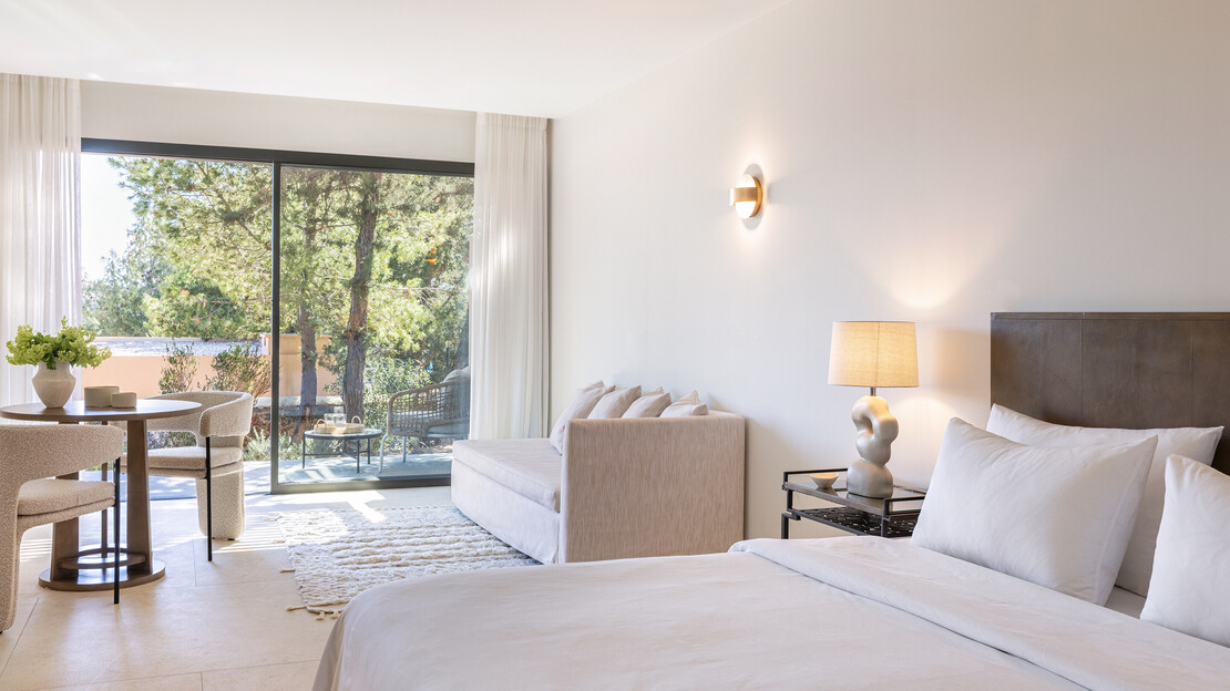 Deluxe Bungalow Pine & Rocks